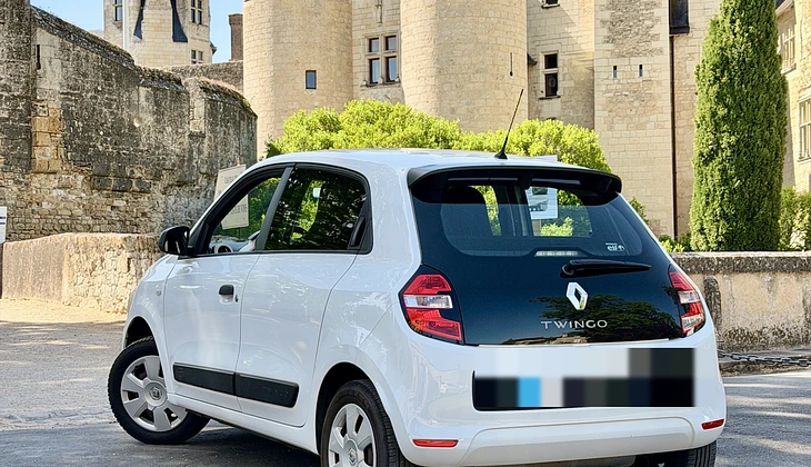 location-RENAULT-Angers-roadstr