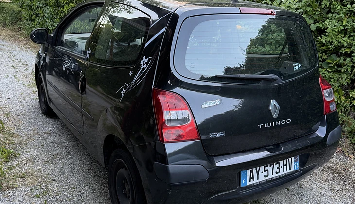 location-RENAULT-Poisy-roadstr