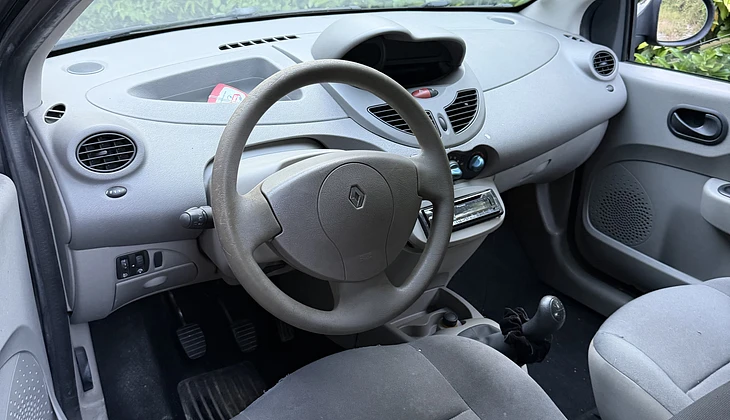 location-RENAULT-Poisy-roadstr
