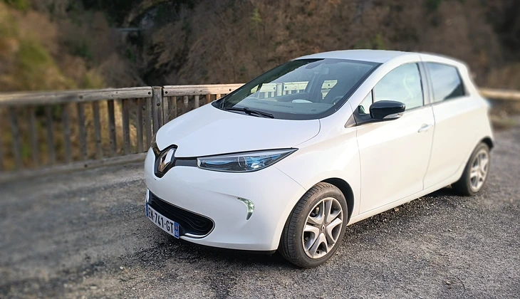 location-RENAULT-Saint-Laurent-du-Var-roadstr