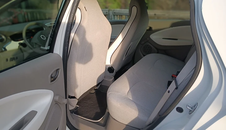 location-RENAULT-Saint-Laurent-du-Var-roadstr
