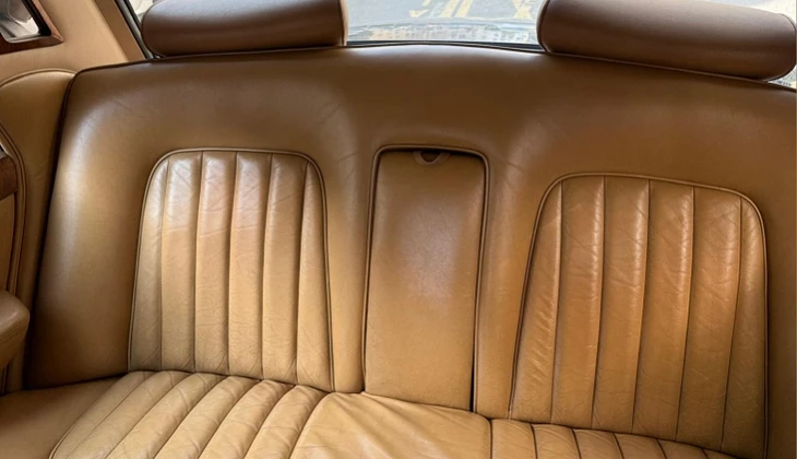location-ROLLS ROYCE-Attignat-roadstr