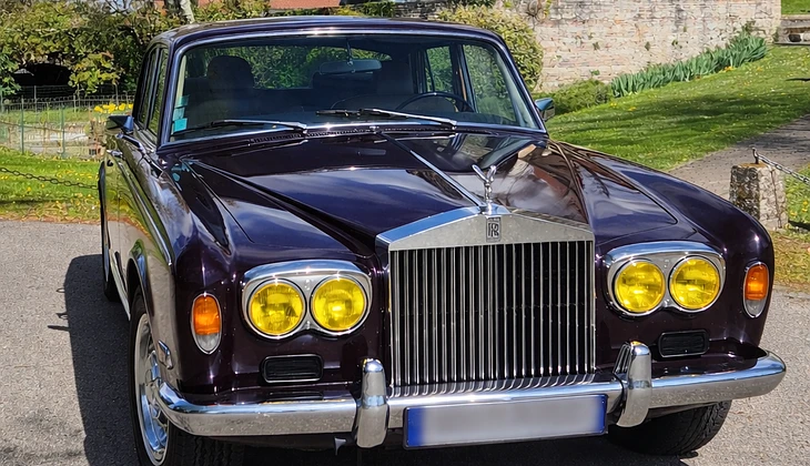 location-ROLLS ROYCE-Attignat-roadstr