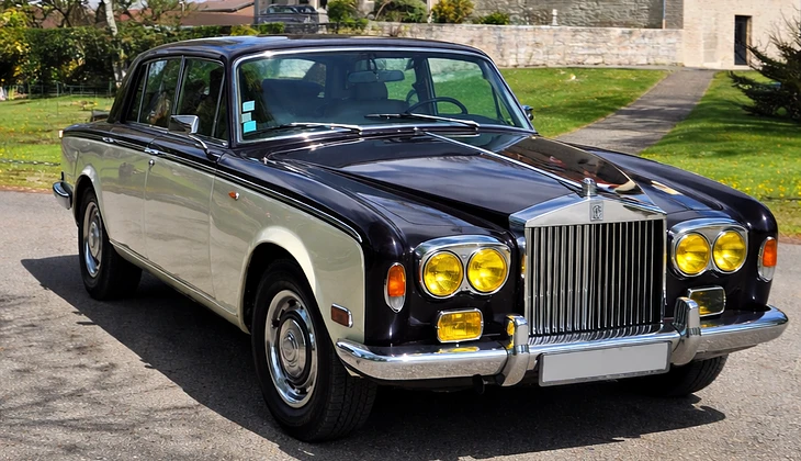 location-ROLLS ROYCE-Attignat-roadstr