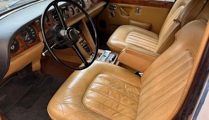 location-ROLLS ROYCE-Attignat-roadstr
