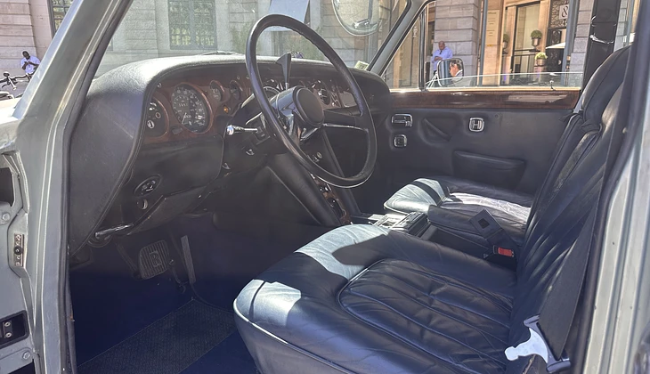 location-ROLLS ROYCE-Paris-roadstr