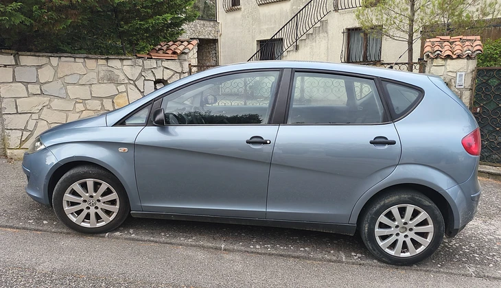 location-SEAT-Cuges-les-Pins-roadstr