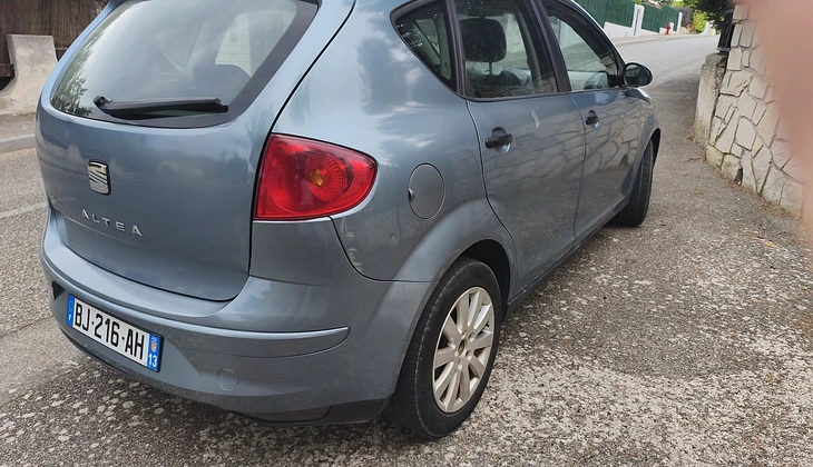location-SEAT-Cuges-les-Pins-roadstr