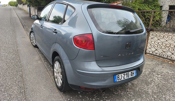 location-SEAT-Cuges-les-Pins-roadstr