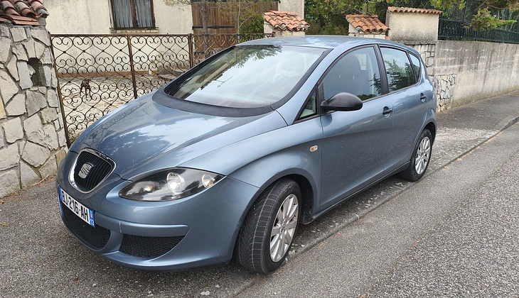 location-SEAT-Cuges-les-Pins-roadstr