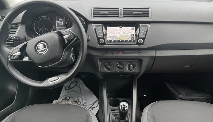 location-SKODA-Saint-Raphaël-roadstr
