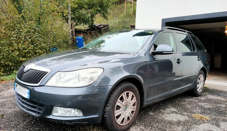location-SKODA-Challes-les-Eaux-roadstr