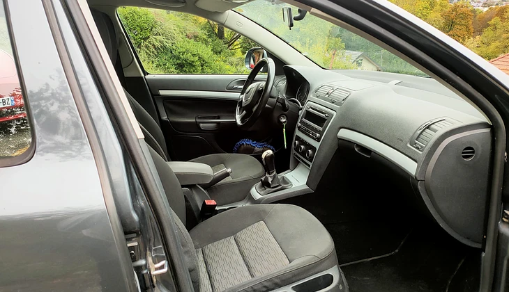 location-SKODA-Challes-les-Eaux-roadstr
