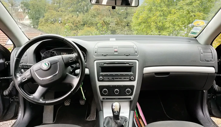 location-SKODA-Challes-les-Eaux-roadstr
