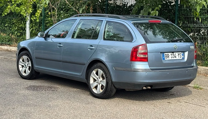 location-SKODA-Lyon-roadstr