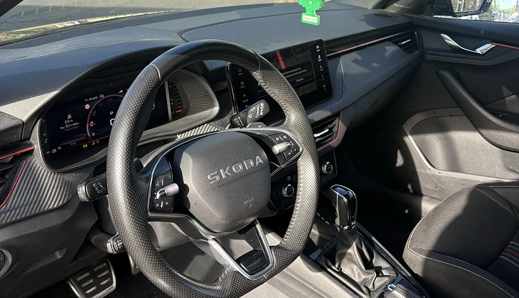 location-SKODA-Saint-Goazec-roadstr