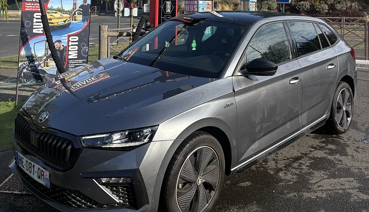 location-SKODA-Saint-Goazec-roadstr