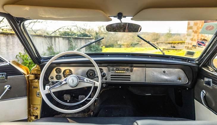 location-STUDEBAKER-Corbigny-roadstr
