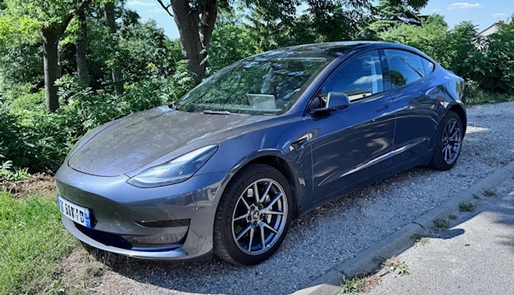 location-TESLA-Serris-roadstr