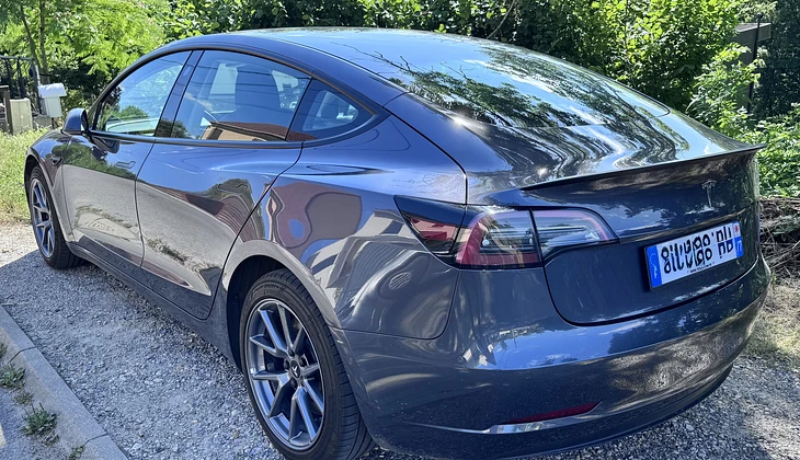 location-TESLA-Serris-roadstr
