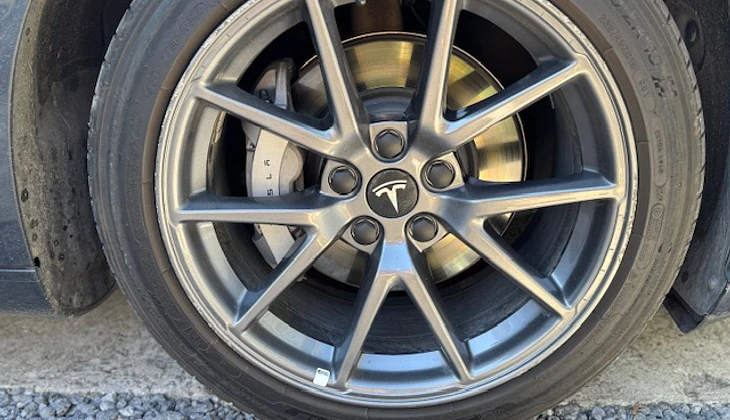 location-TESLA-Serris-roadstr