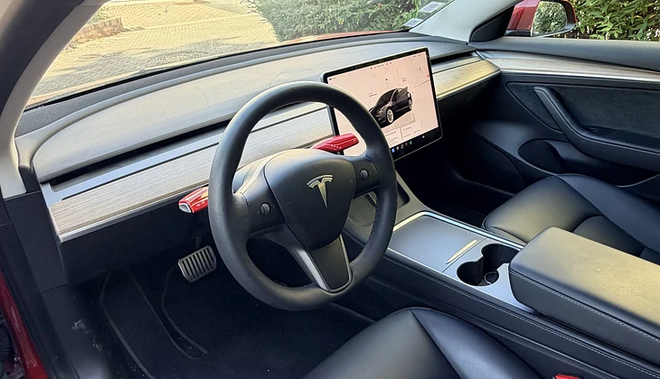 location-TESLA-Montigny-lès-Cormeilles-roadstr