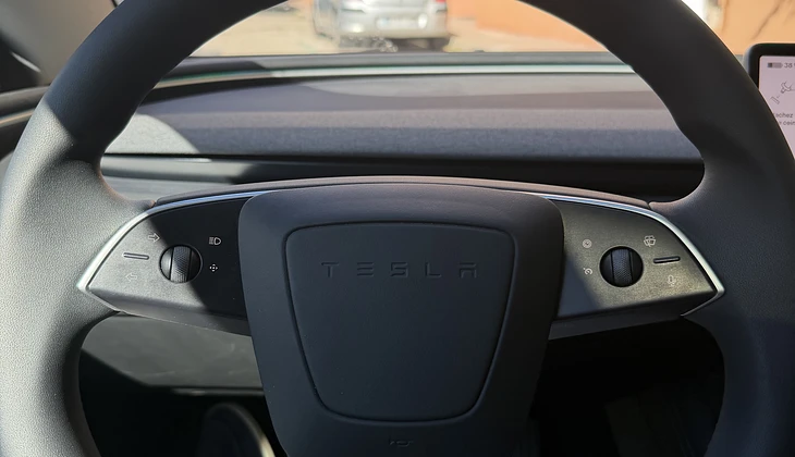 location-TESLA-Roquebrune-Cap-Martin-roadstr
