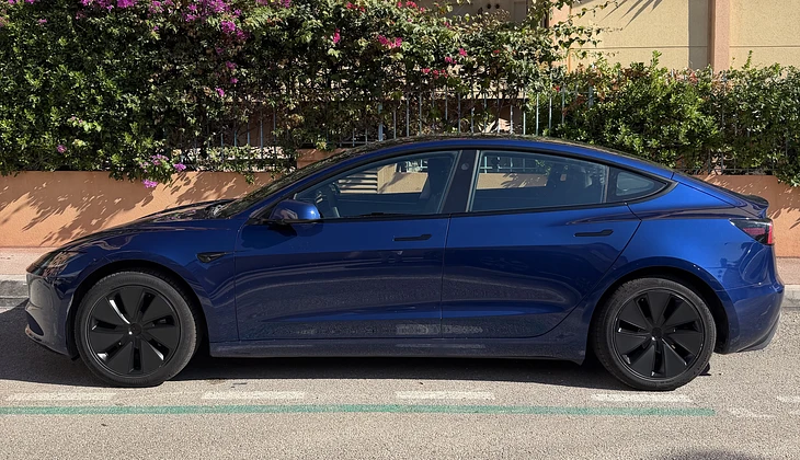 location-TESLA-Roquebrune-Cap-Martin-roadstr