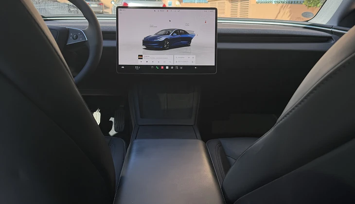 location-TESLA-Roquebrune-Cap-Martin-roadstr