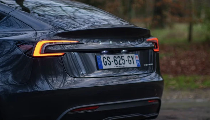location-TESLA-Montreuil-roadstr