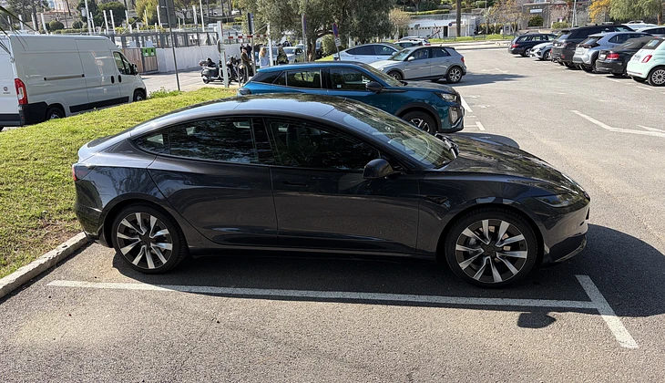location-TESLA-Beaulieu-sur-Mer-roadstr