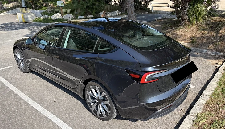 location-TESLA-Beaulieu-sur-Mer-roadstr