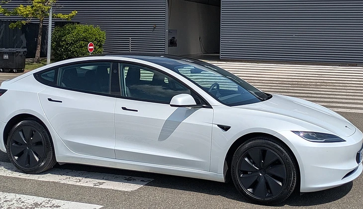 location-TESLA-Levallois-Perret-roadstr