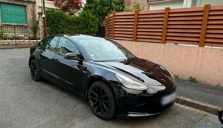 location-TESLA-Paris-roadstr