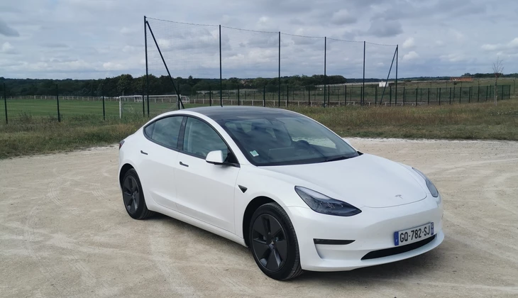 location-TESLA-Quinçay-roadstr