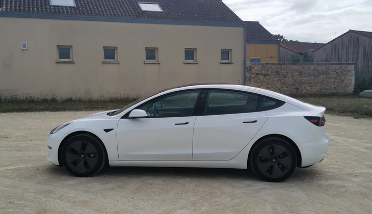 location-TESLA-Quinçay-roadstr