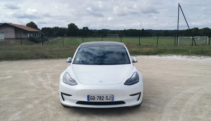 location-TESLA-Quinçay-roadstr