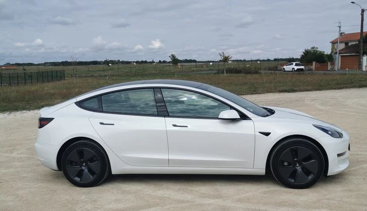 location-TESLA-Quinçay-roadstr