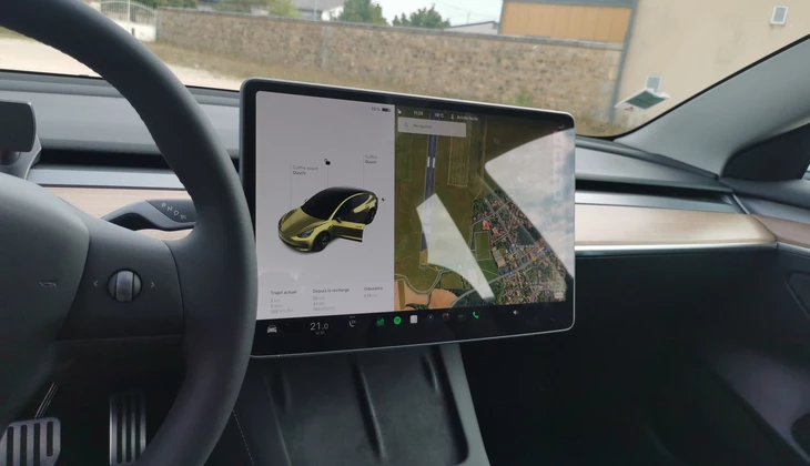 location-TESLA-Quinçay-roadstr