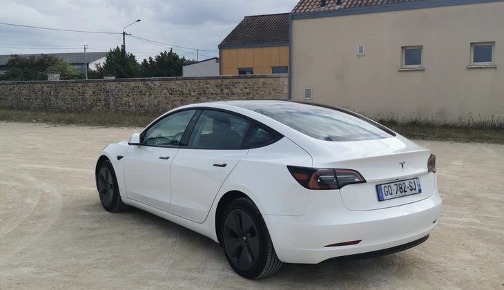 location-TESLA-Quinçay-roadstr