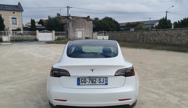 location-TESLA-Quinçay-roadstr