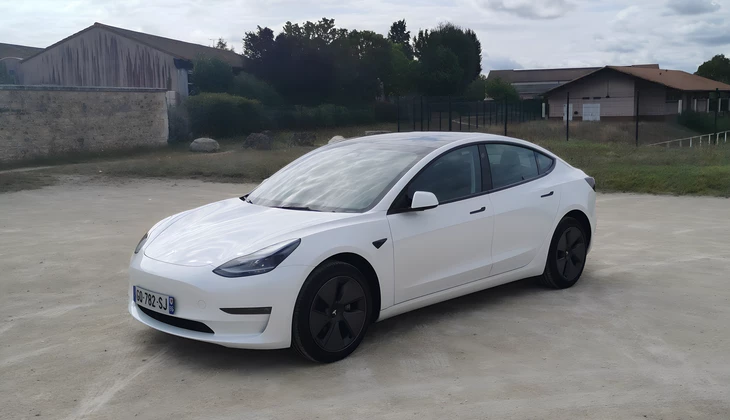 location-TESLA-Quinçay-roadstr