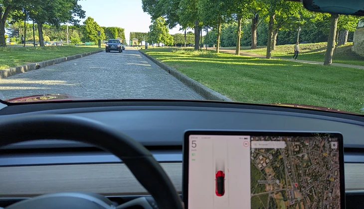 location-TESLA-Meudon-roadstr