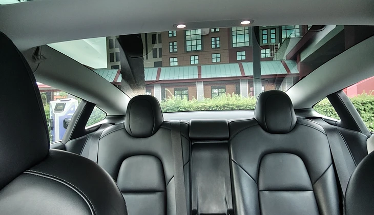 location-TESLA-Montreuil-aux-Lions-roadstr