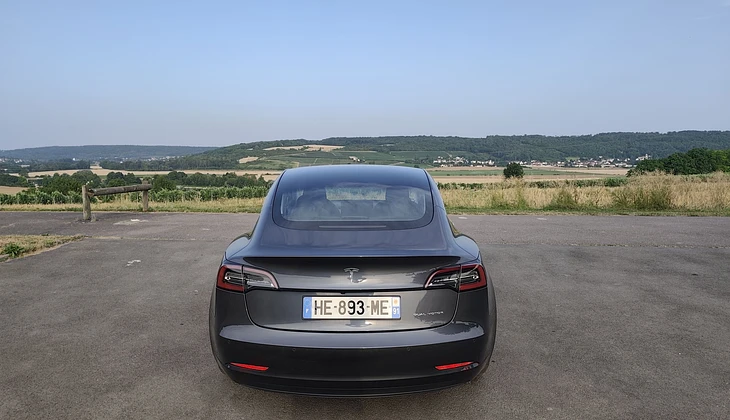 location-TESLA-Montreuil-aux-Lions-roadstr