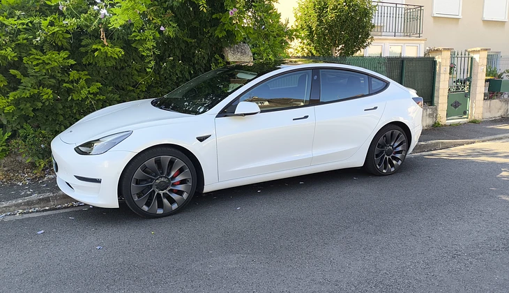 location-TESLA-Châtellerault-roadstr