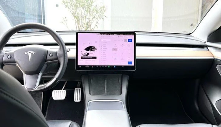 location-TESLA-Châtellerault-roadstr