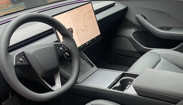 location-TESLA-Paris-roadstr