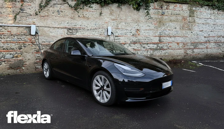location-TESLA-Paris-roadstr