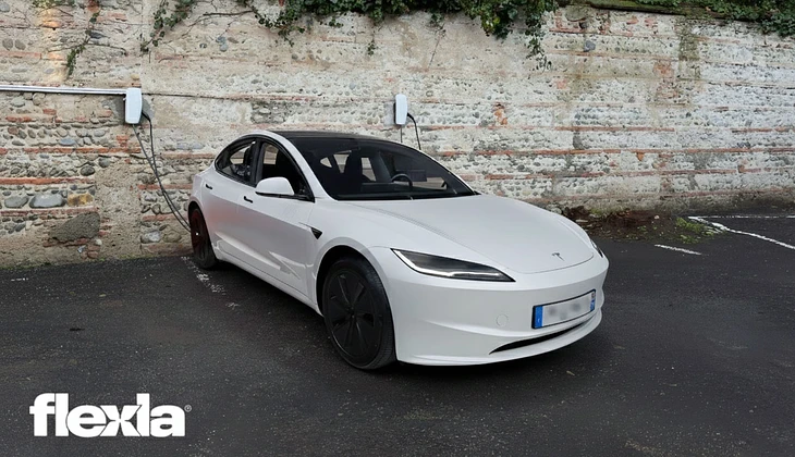 location-TESLA-Paris-roadstr